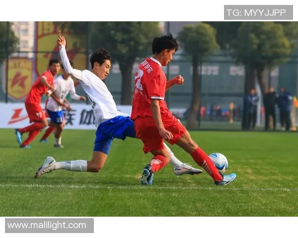 足球球星培养链的全景解析：从青训系统到职业巨星的成长轨迹